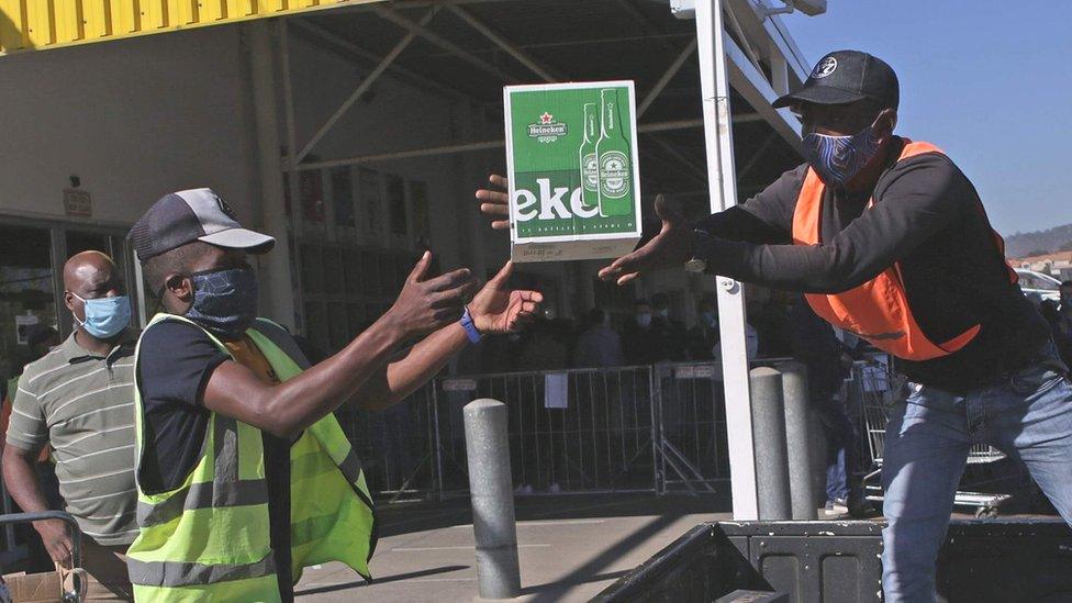 Workers help a customer load alcohol in his van moments after purchasing at Makro Silverlakes Liquor Store in Pretoria on June 1, 2020