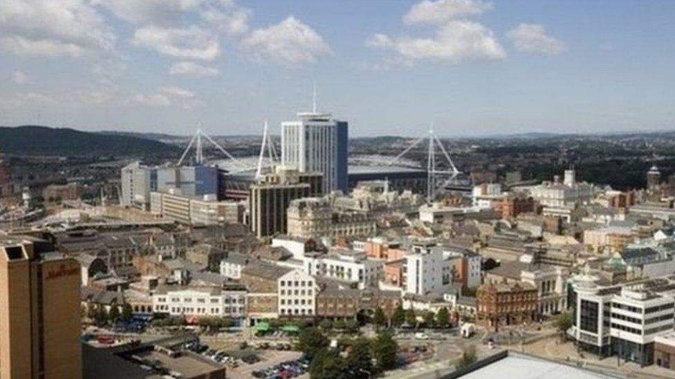 Mae'r Gymraeg yn ffynnu yng Nghaerdydd