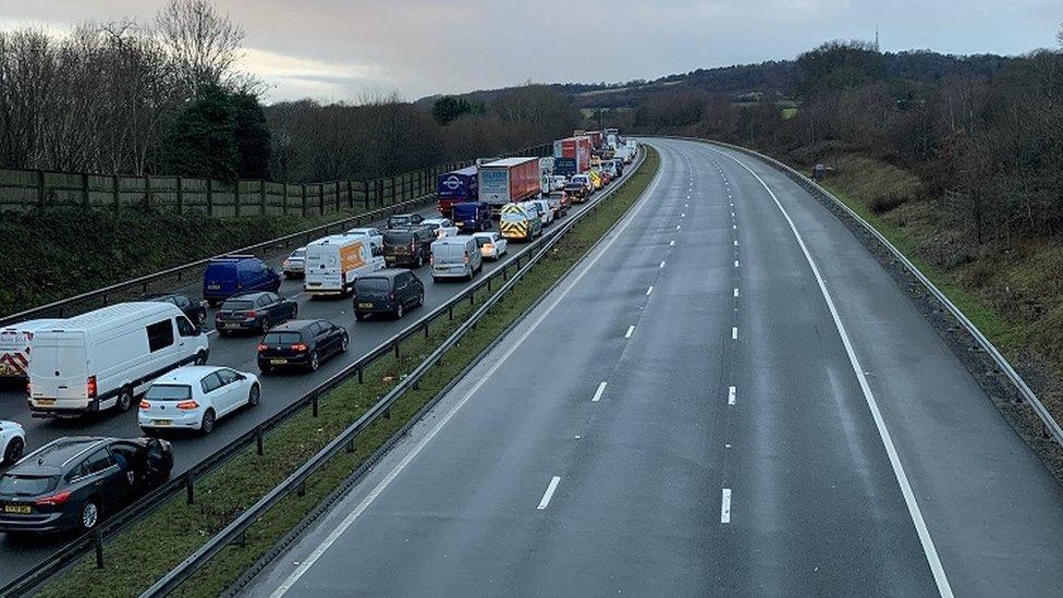 Queuing traffic on the M4