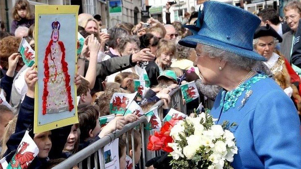 The Queen met well wishers in Welshpool in 2010