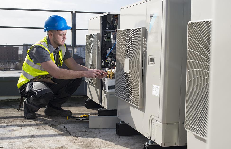 A rooftop air conditioning unit