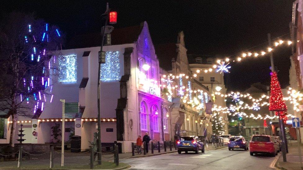 Christmas lights on Ridgeway Street