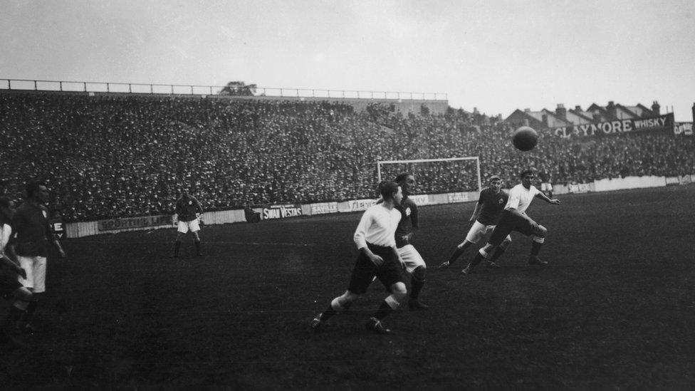 Everton play Tottenham Hotspur at Spurs' White Hart Lane ground, London, 2nd September 1912