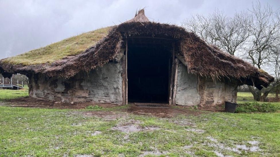 A reconstruction of a roundhouse at Flag Fen