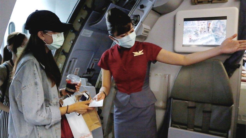 airhostess-helps-passenger.