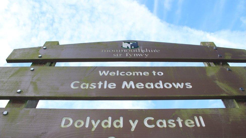 Croeso i Ddolydd y Castell, cartre'r Eisteddfod Genedlaethol am yr wythnos sydd i ddod // Welcome to Castle Meadows in Abergavenny - home of this year's National Eisteddfod