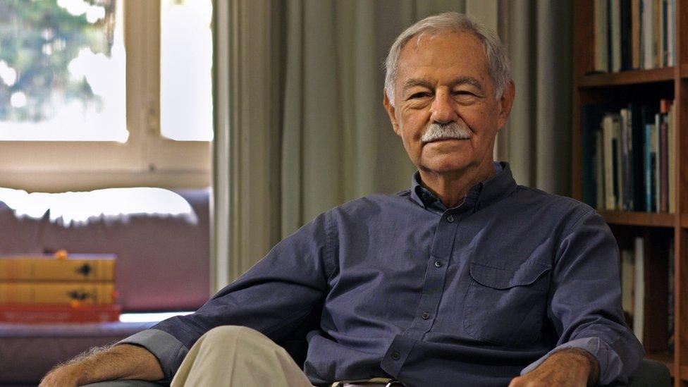 Eduardo Mendoza