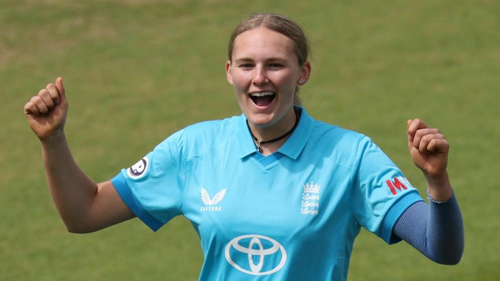Familiar failings but calm Corteen-Coleman provides England optimism
