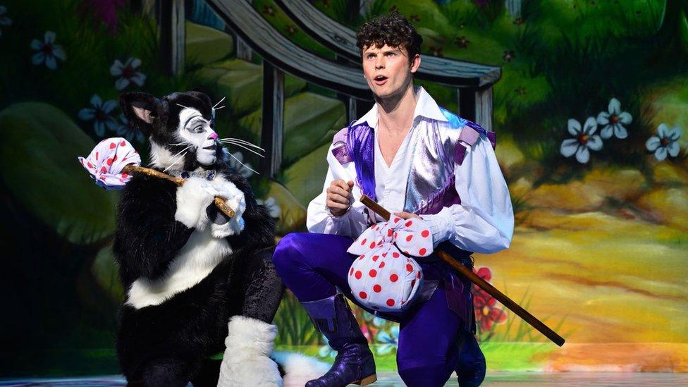 Lukus Alexander as Eileen The Cat & Charlie Stemp as Dick Whittington in Qdos 2017 performance