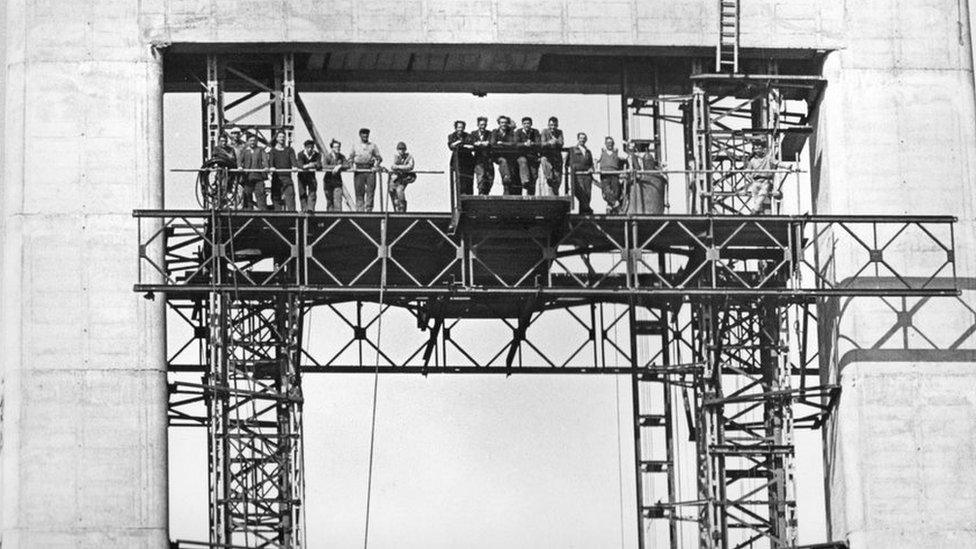 Tamar Bridge being built