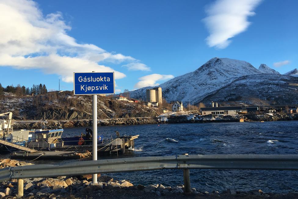 Kjopsvik signpost (with Sami name, Gasluokta)