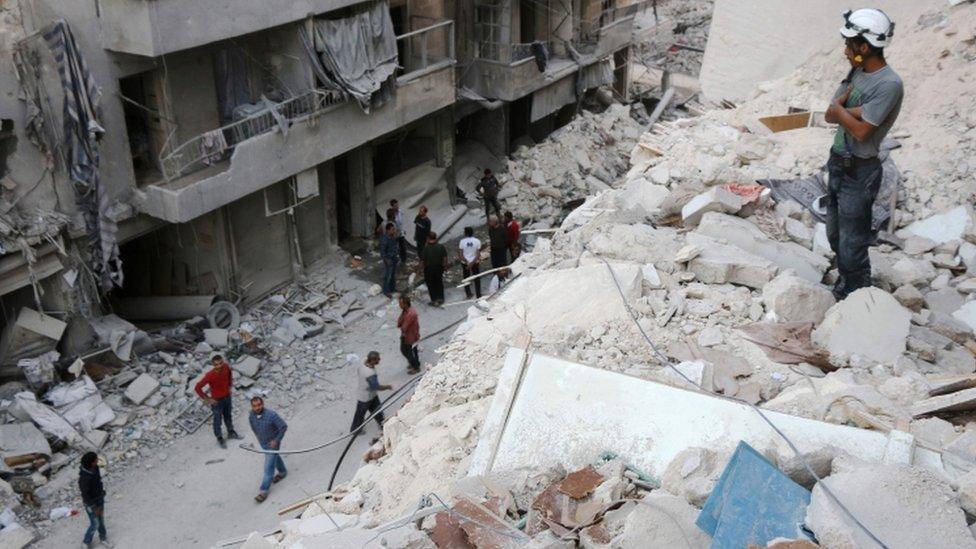 Syrians among destroyed buildings in Aleppo, October 2016