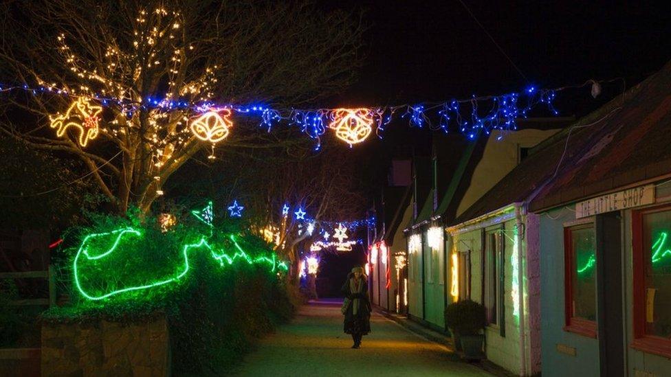 Sark Avenue Christmas lights