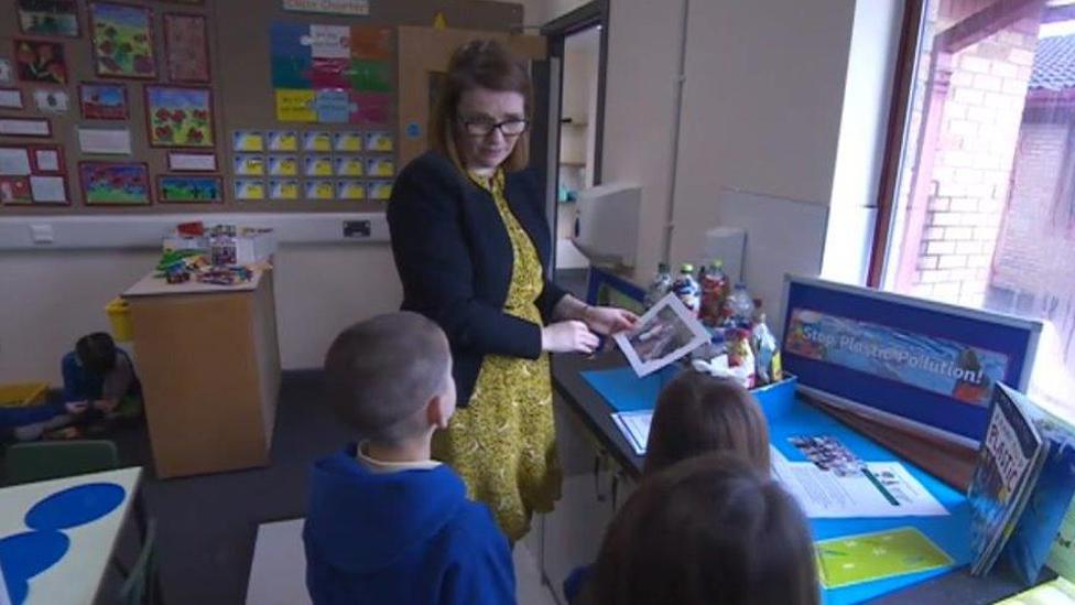 Kirsty Williams met pupils and teachers in Swansea