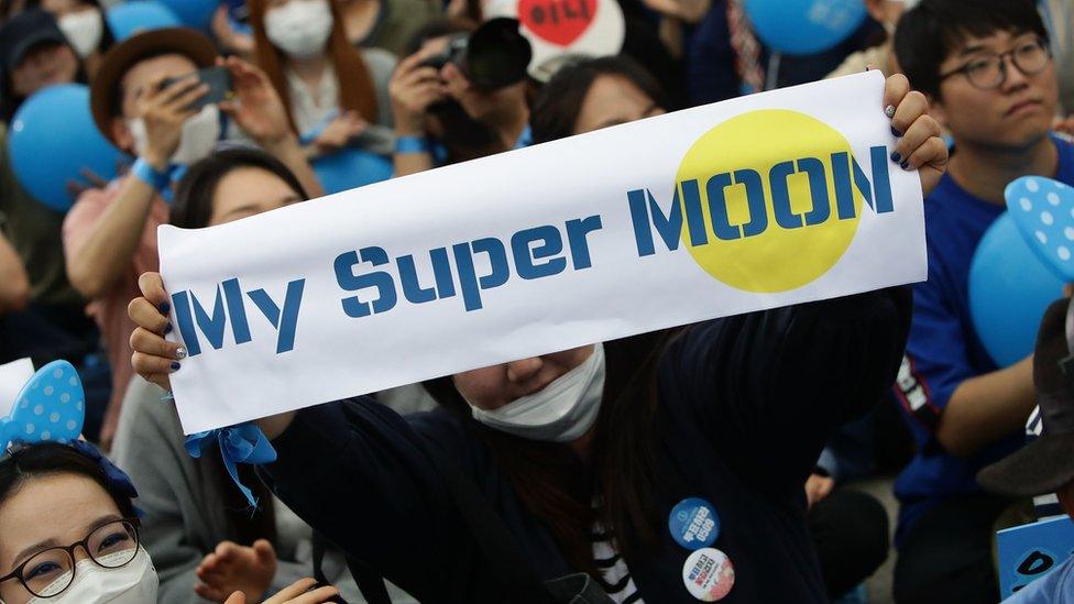 Supporters of South Korean presidential candidate Moon Jae-in of the Democratic Party of Korea, cheer during a presidential election campaign on 8 May