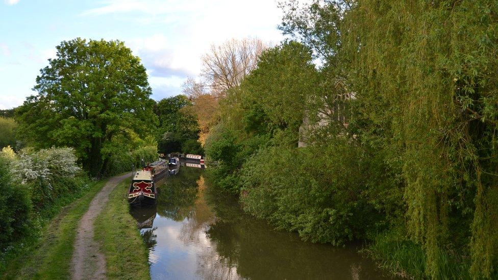 Oxford canal at Shipton-on-Cherwell