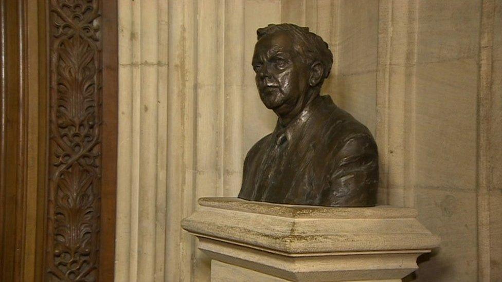 A bust of Harold Wilson