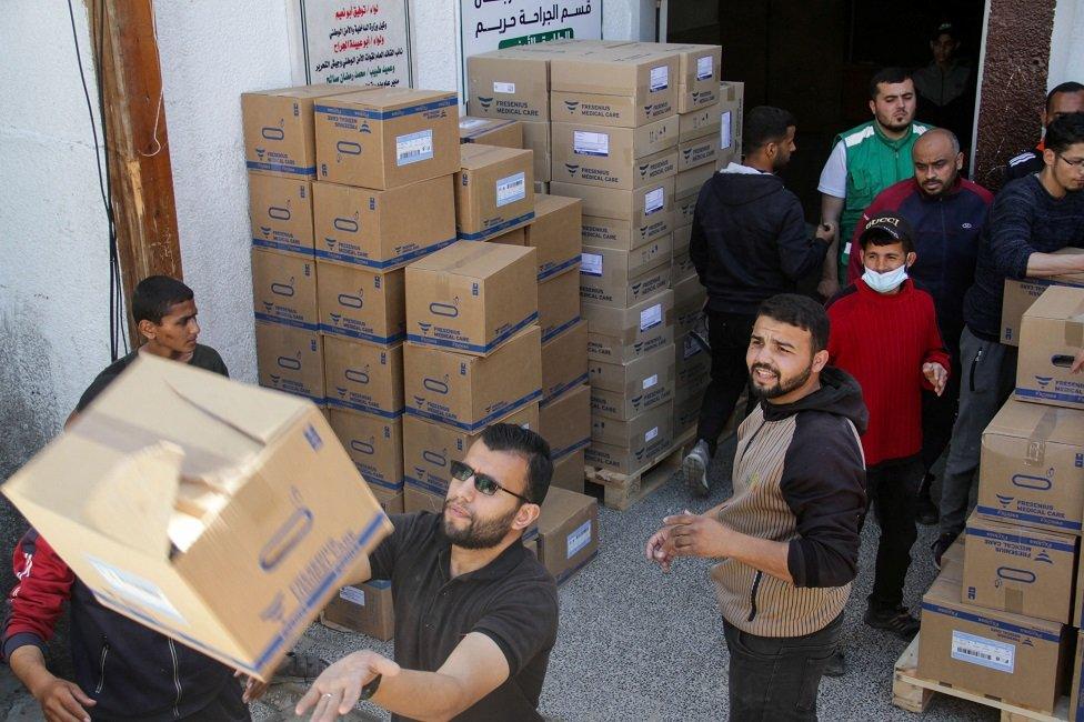 Aid being delivered in the northern Gaza strip on 6 April