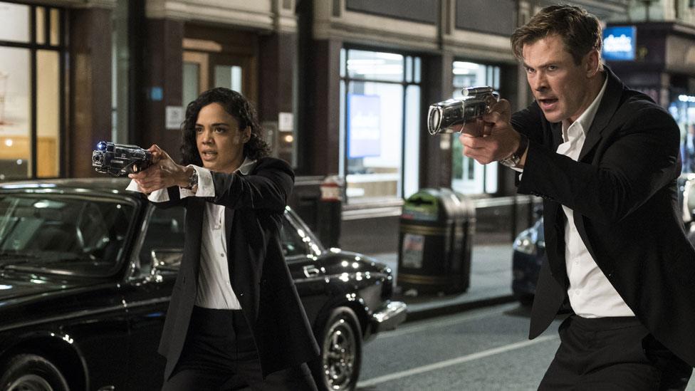 Tessa Thompson and Chris Hemsworth in Men in Black International