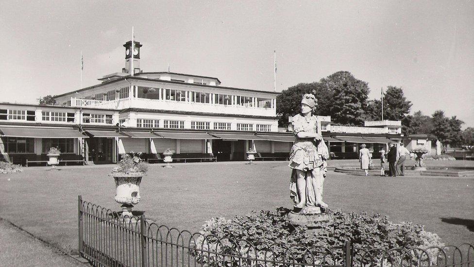 Wicksteed Park pavilion