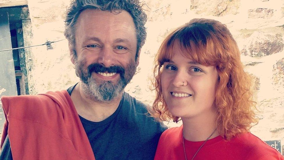 Tara gyda Michael Sheen