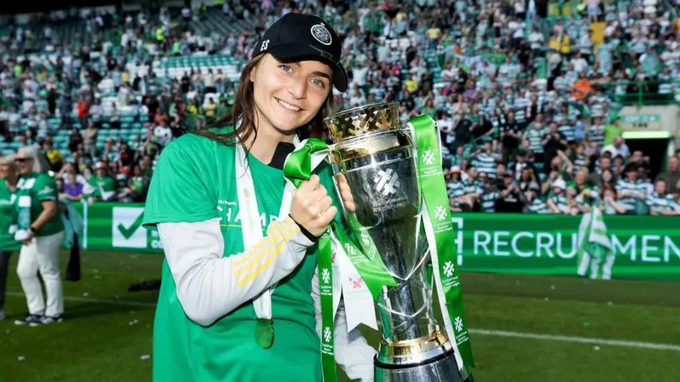 Scott se siente honrado de reemplazar a Sadiku como entrenador del Celtic