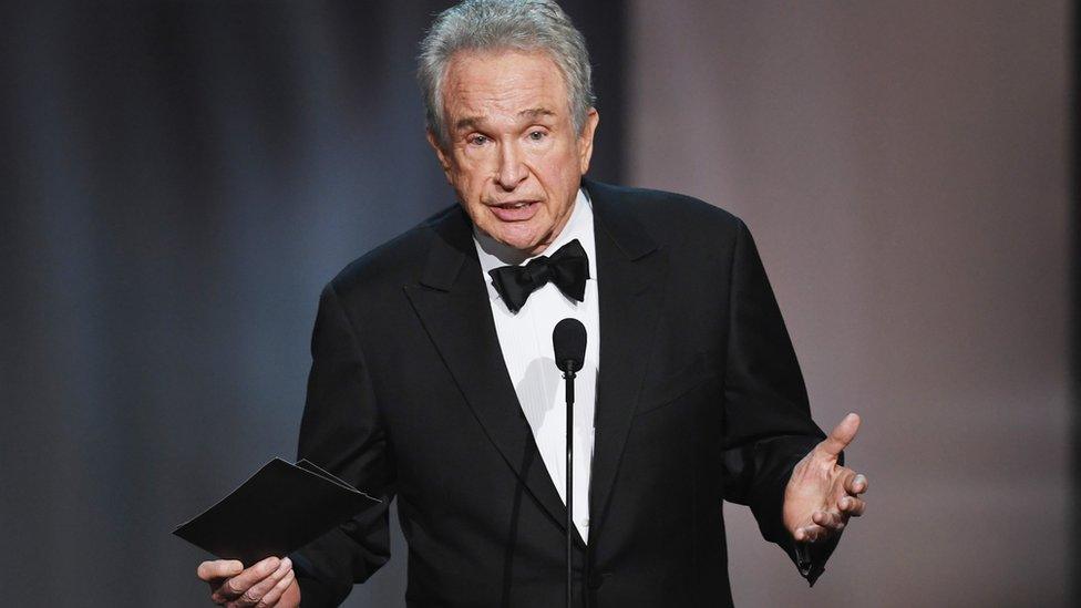 Warren Beatty speaks at a Hollywood gala.