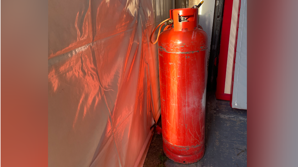 gas cylinder