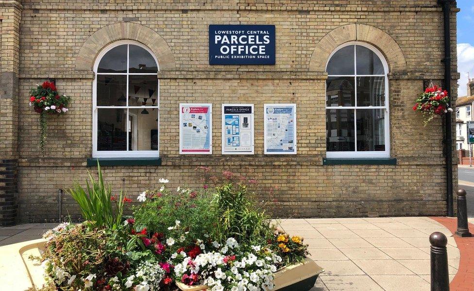 Lowstoft Central parcels office