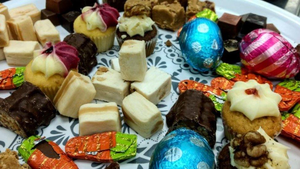 Cakes and Easter eggs