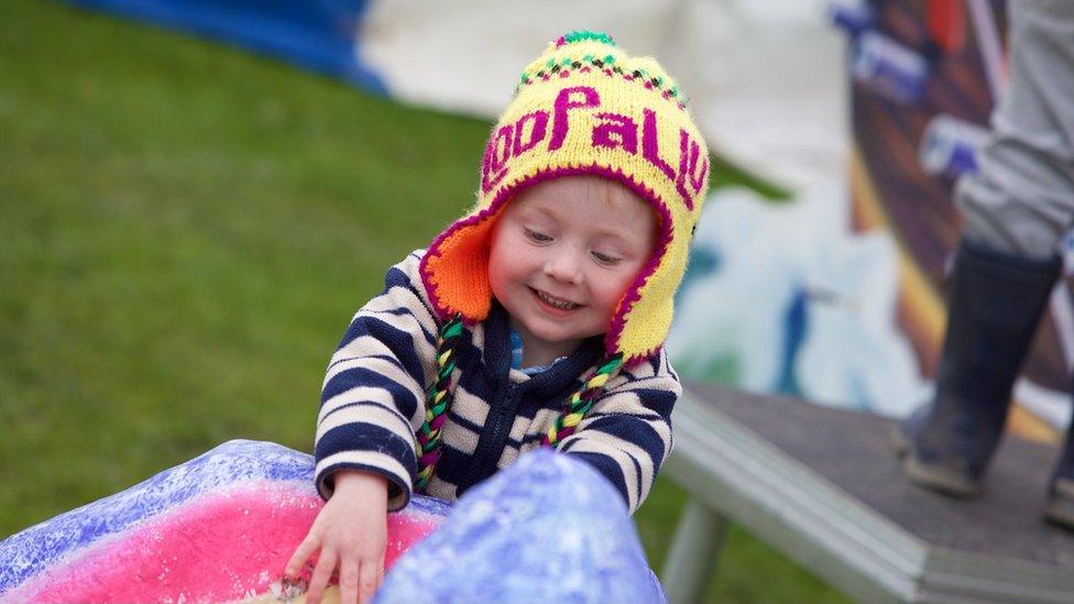 Young music fan at Loopallu