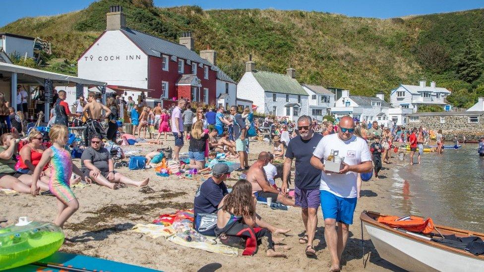 Porthdinllaen dan ei sang