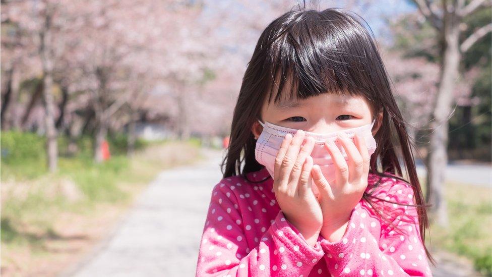 Child-wearing-face-mask.