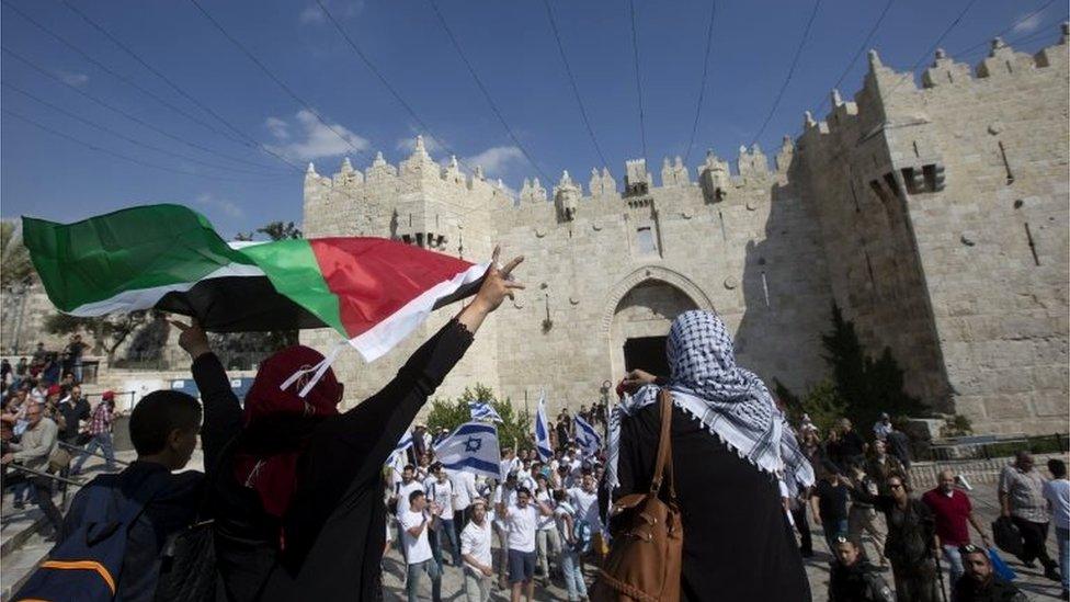 Palestinian and Israeli counter-rallies in Jerusalem (24/05/17)