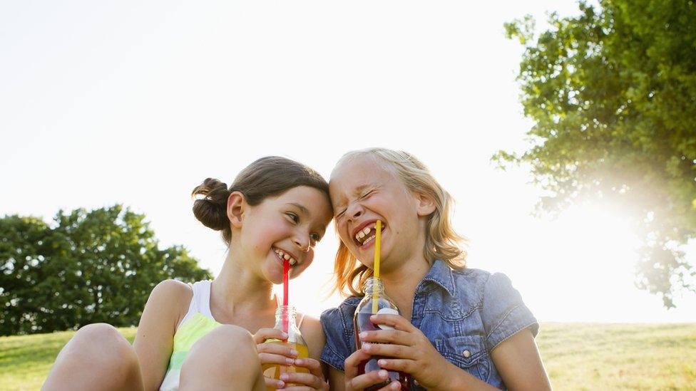 girls-laughing-together