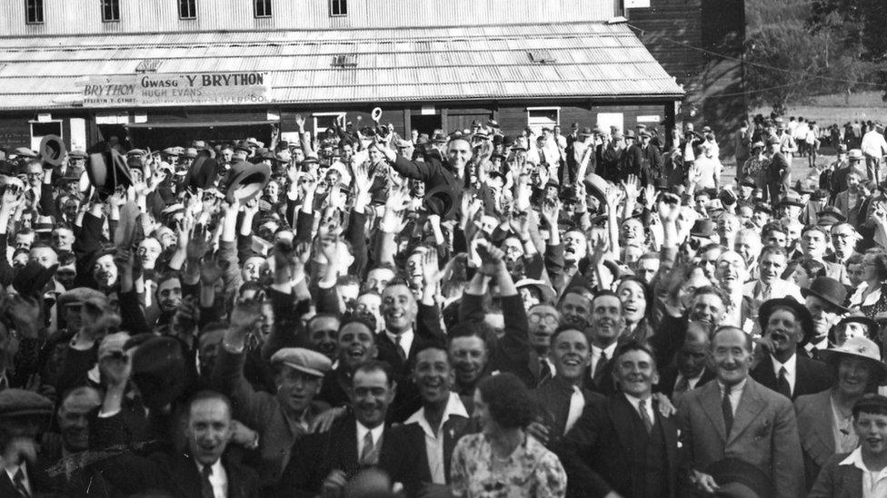 Dathlu Machynlleth 1937