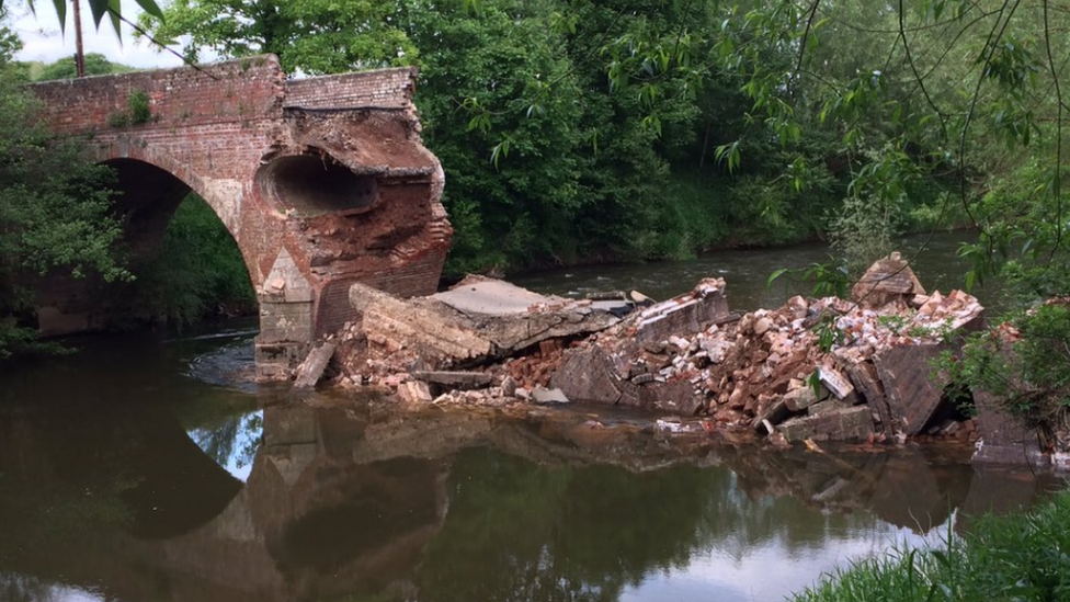 Eastham Bridge collapsed