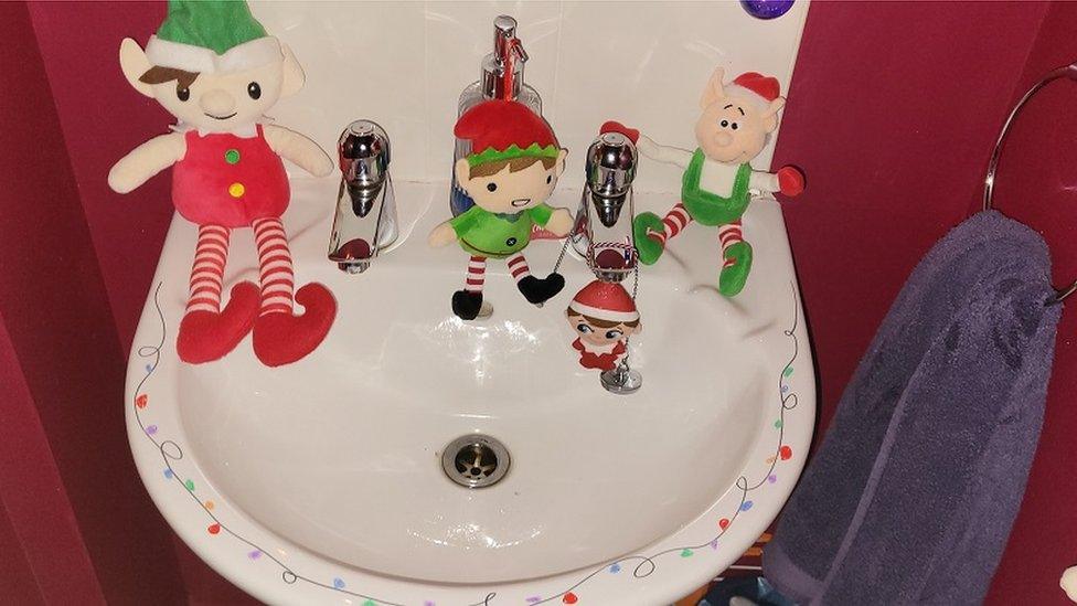 elf on a sink