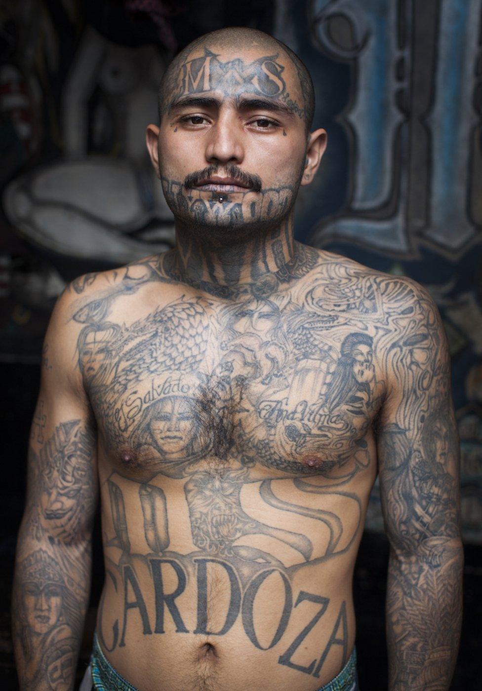 Portrait of a heavily tattooed inmate at the Centro Preventivo y de Cumplimiento de Penas Ciudad Barrios taken by Adam Hinton in 2013.