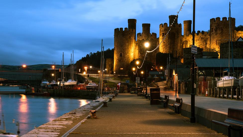 Dr Medwyn Williams' 'an evening in Conwy'