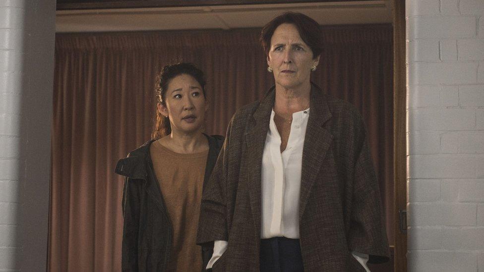 Eve (SANDRA OH), Carolyn Martens (FIONA SHAW)