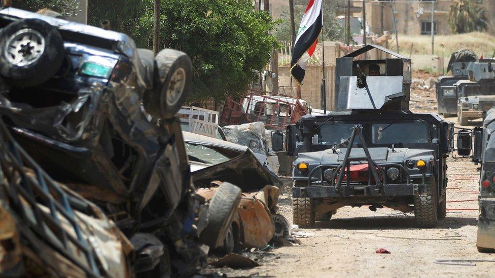 Members of elite Counter-Terrorism Service in the al-Islah al-Zaraye area of western Mosul on 10 May 2017