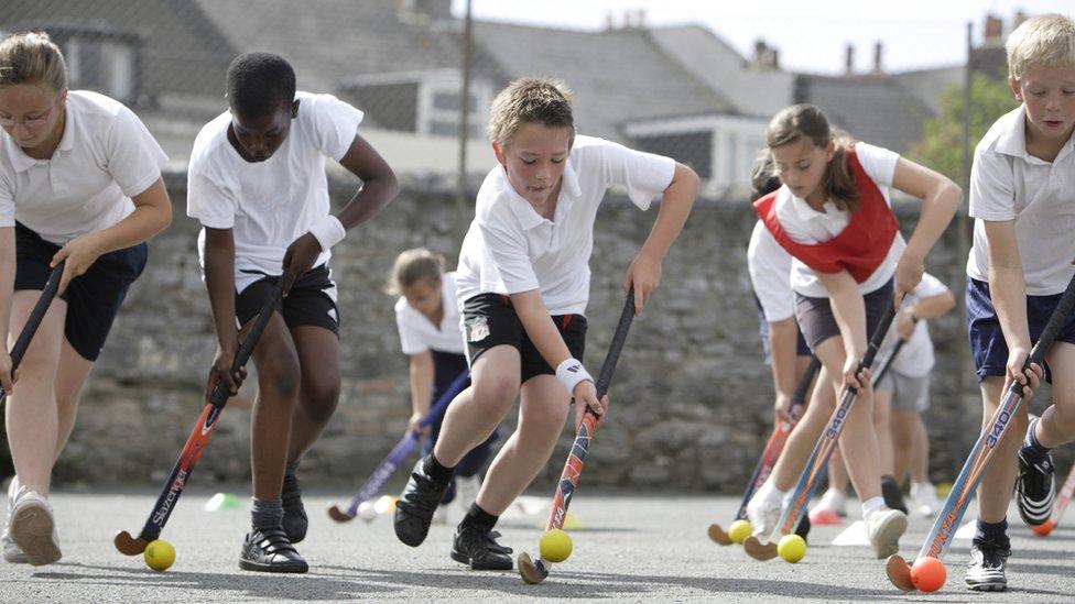 children-playing-hockey.