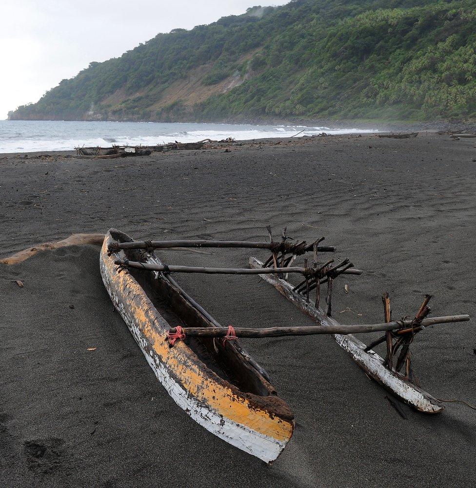 Outrigger canoe