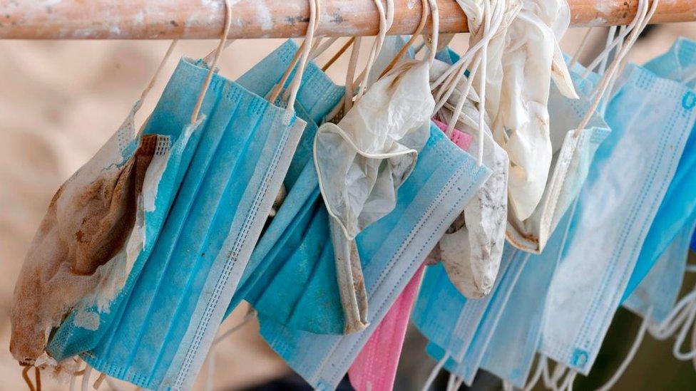 face-masks-found-on-beaches