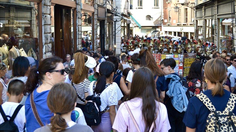 Masks for sale near the Rialto Bridge