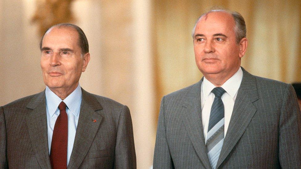 Former French President Francois Mitterrand (L) called for the creation of a "European Confederation" in 1989