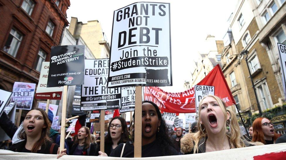 Students protest over uni fees