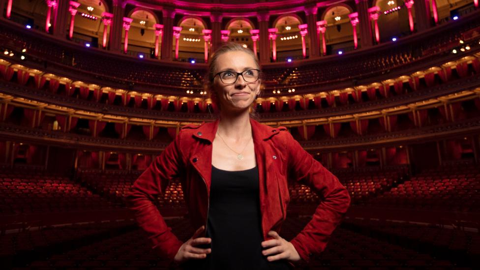 Anna Lapwood standing in the Royal Albert Hall