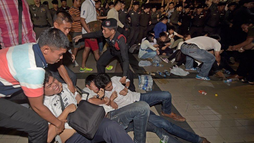 Students protests against the military coup are arrested in Bangkok (May 2015)